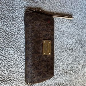 Michael Kors Full zipper wallet/ wristlet